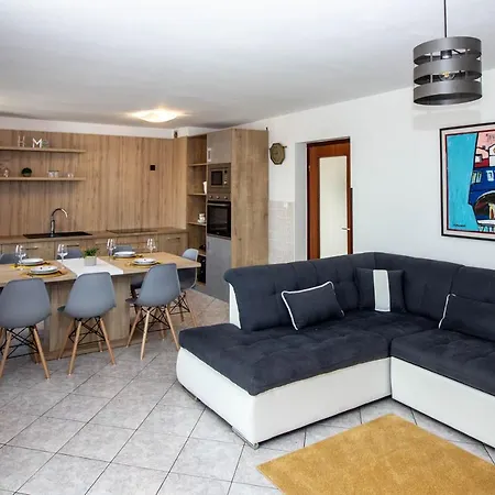 Big With Sea View! Apartment Šilo